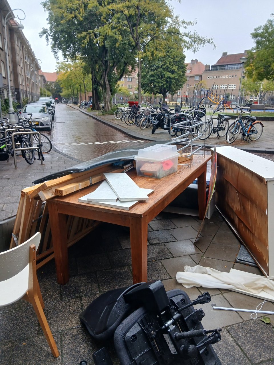 Mooie grote houten tafel