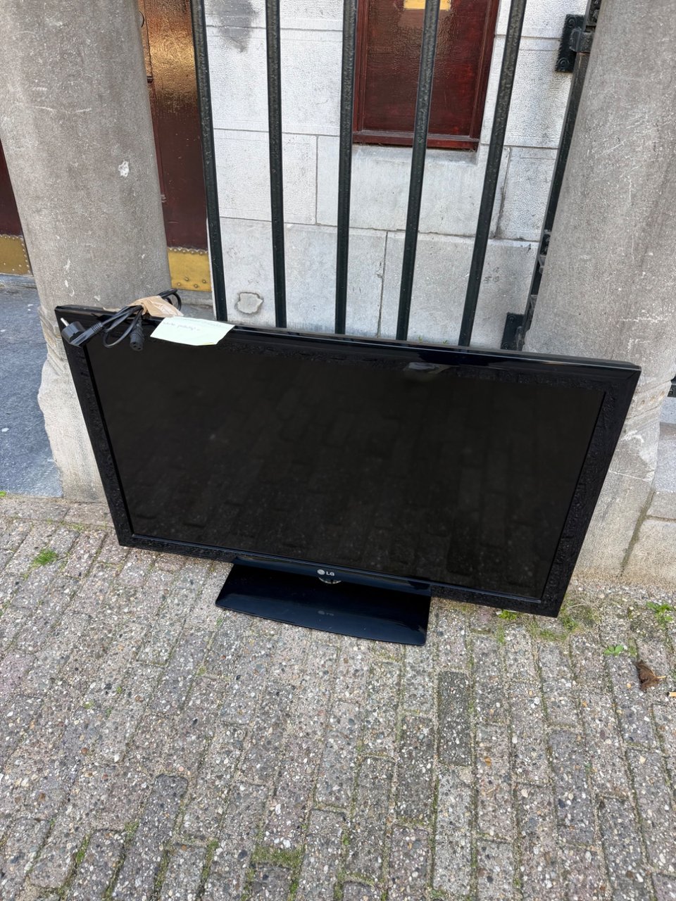 Working 55inch tv with cable.