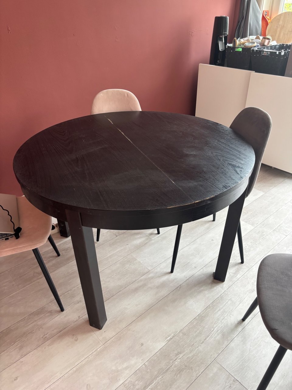 Measurements: 

115 cm width 
74 cm height 

Extended:
166