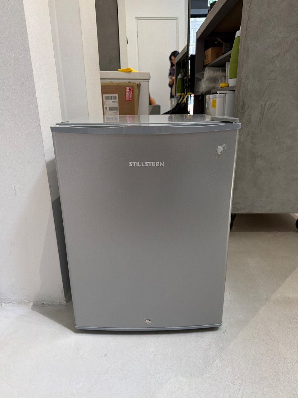 NEW FREEZER! Arrived but can’t make it work.. free for pick up!! 

📍concept404 de pijp - Ferdinand Bolstraat 94 open till 5 so please pick up today or message me on dm