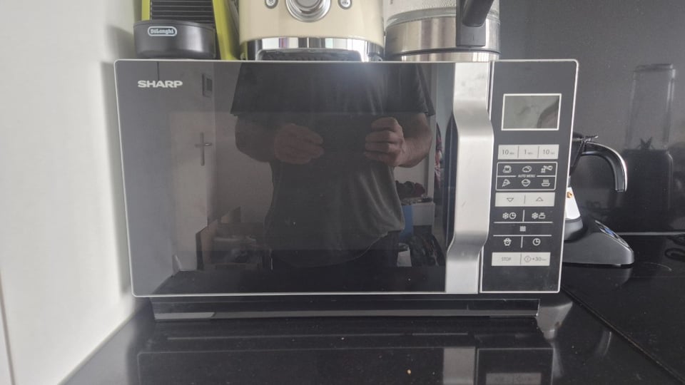 Microwave perfect condition and toaster. Centrum-Oost