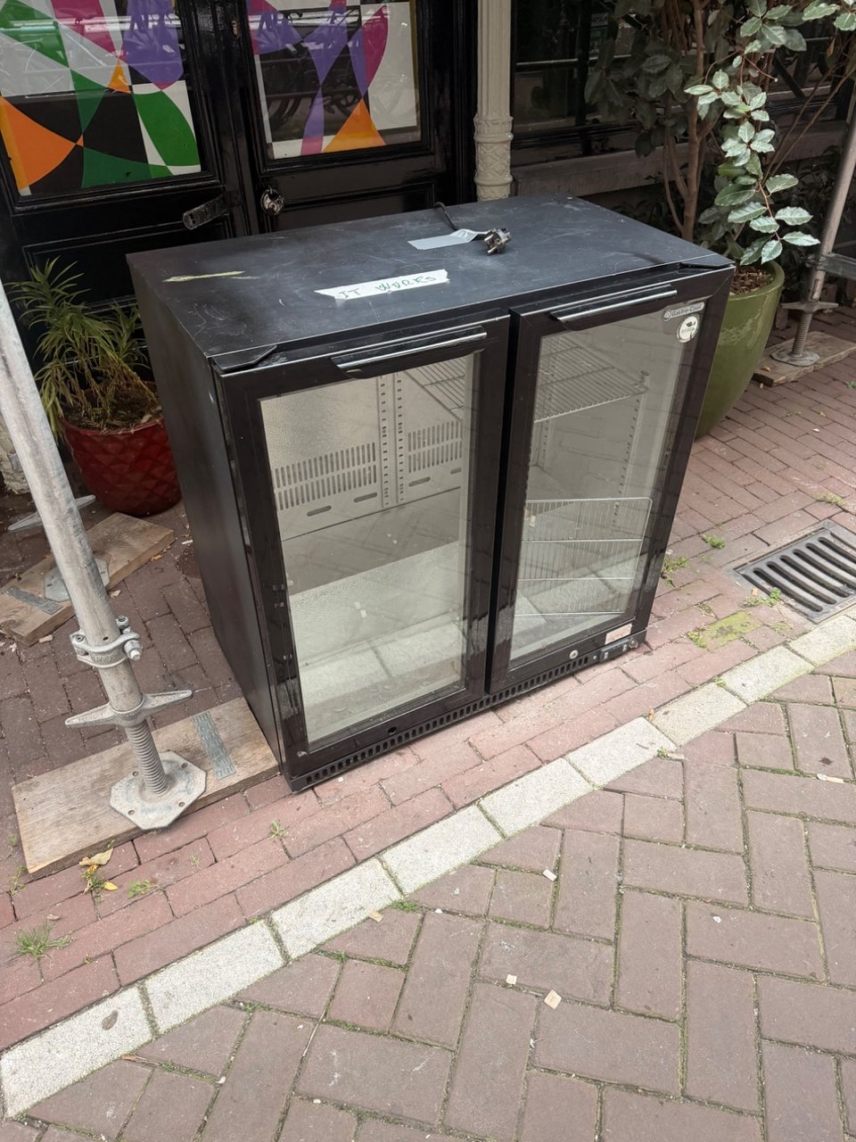 Bar drinks fridge working