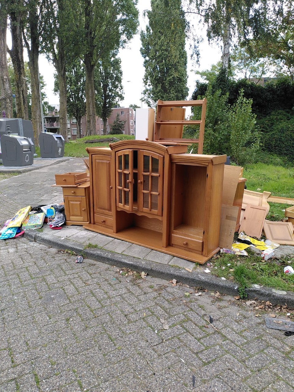 Buffetkast, bed, boekenkast, dressoir
