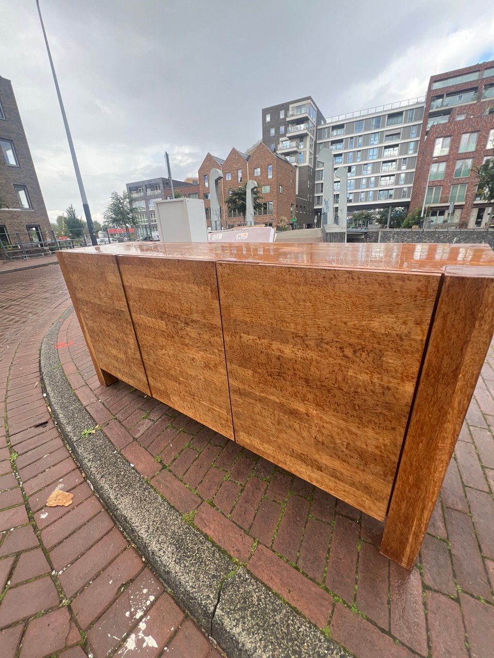 Groot TV-meubel van mooi hout zo goed als nieuw