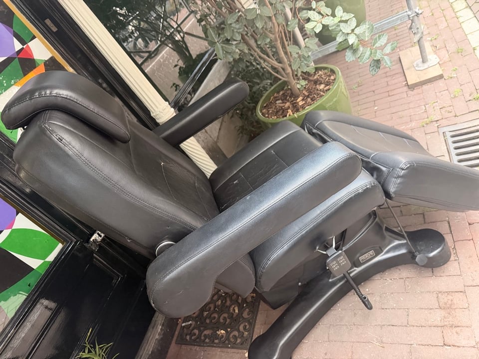 Tattoo/Massage Eletric chair/table in working conditions and has been adapted of wheels for easy relocation