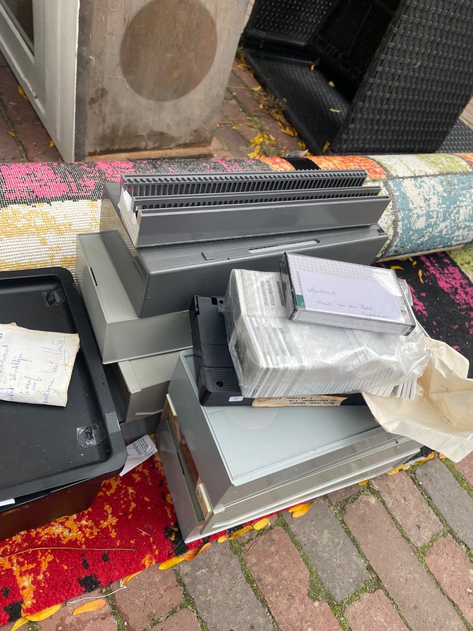 Cassettes, vhs, cds etc.