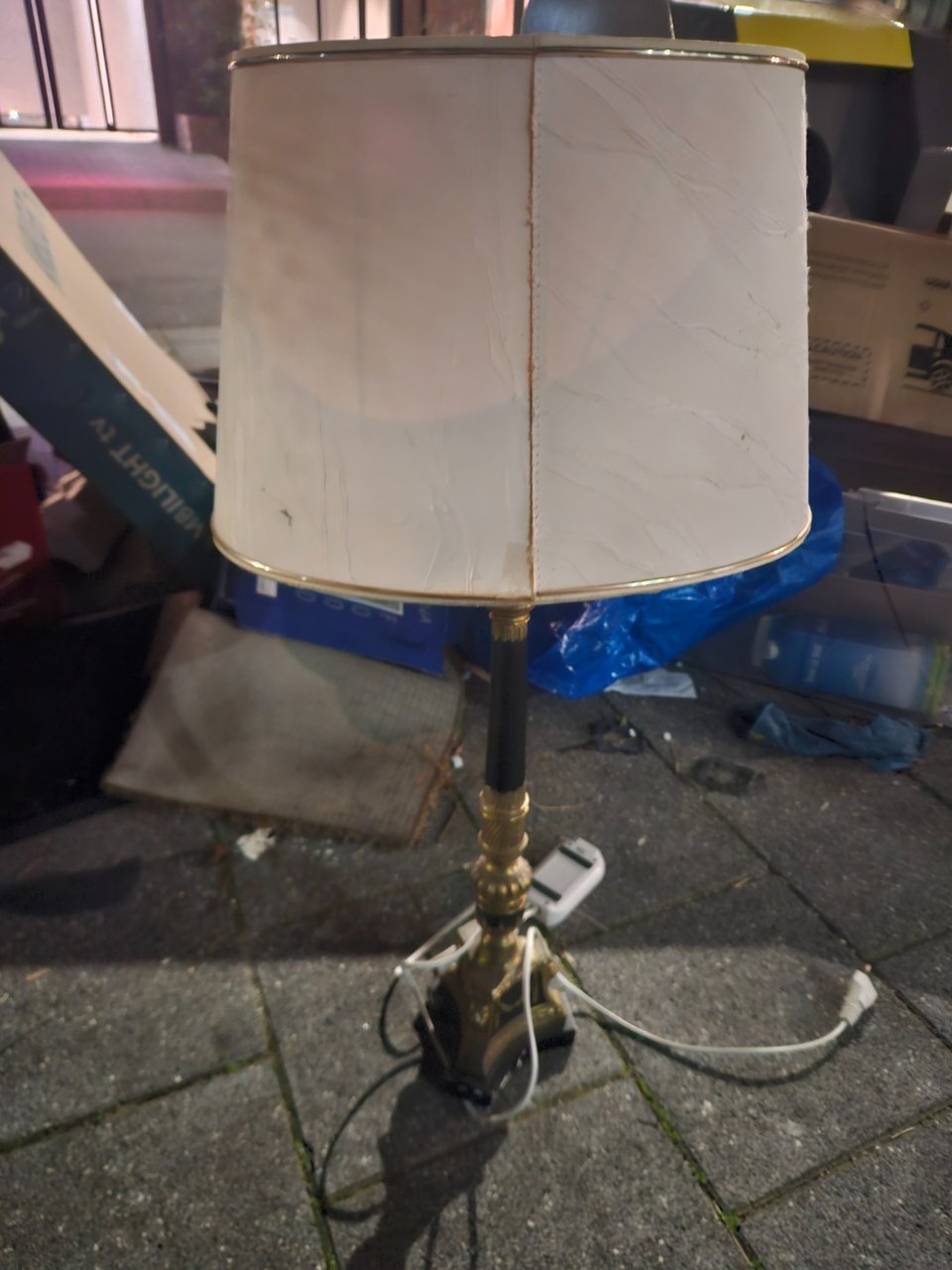 Lamp with golden awnings