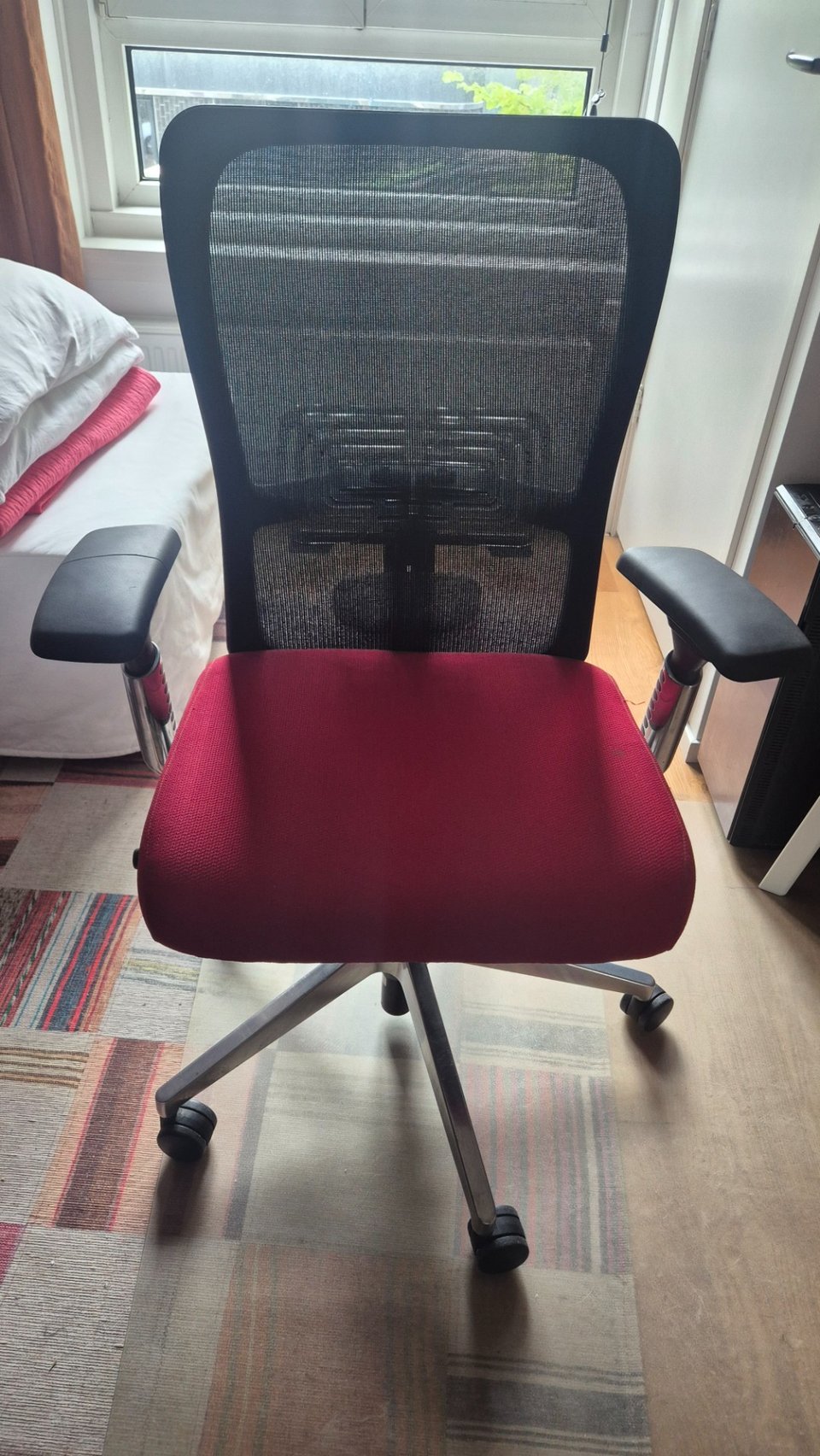 Bureaustoel. Zie fotos.

Gratis op te halen. DM bij interesse.