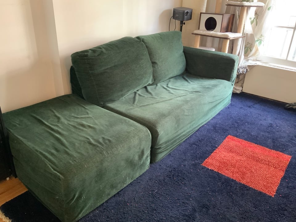 Comfy modular sofa with removable, washable dark green covers (beige/grey underneath).

	•	2 seat units: 100 × 70 × 18 cm
	•	1 large unit: 80 × 140 × 18 cm
	•	2 back cushions: 80 × 50 × 18 cm

Comes apart into 6 pieces for easy transport. 

Free pickup up from 1016 CA.
2nd floor, no lift. 
Must be picked up before 29th September.