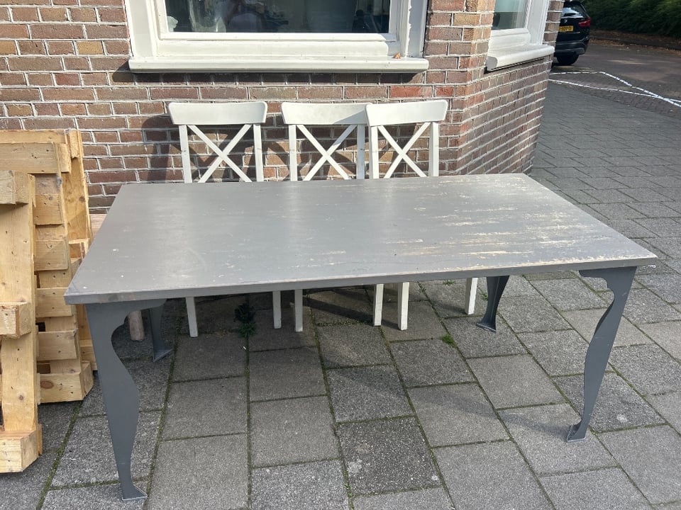 Tafel, stoelen & pallets