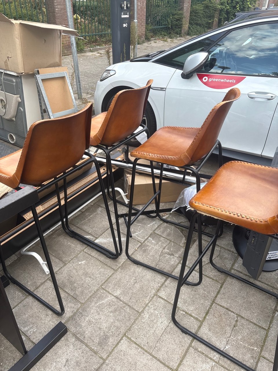 chairs that look to be in good condition