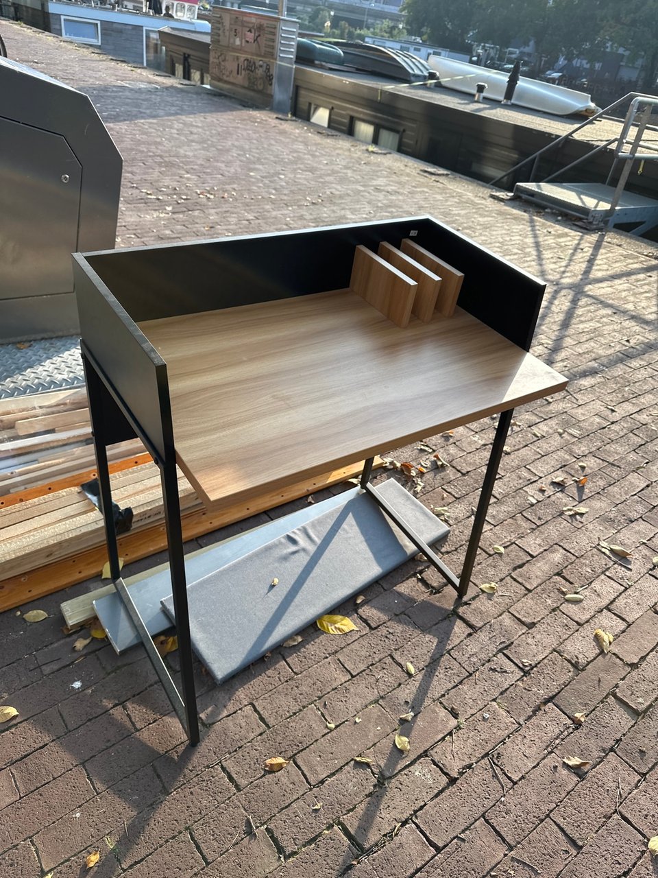 Beautiful desk from sklum, pickup near Ten Western café