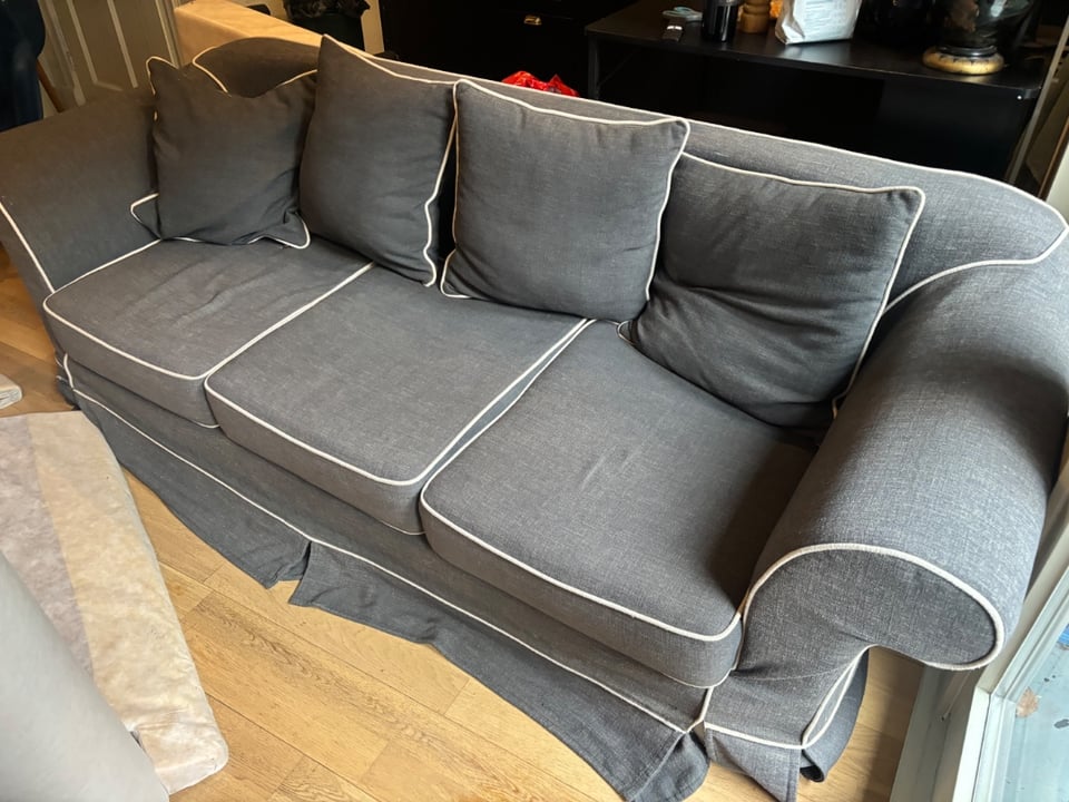 Afmetingen: 240 cm (breedte) x 80 cm (diepte) x 70 cm (hoogte). App: 0619997504