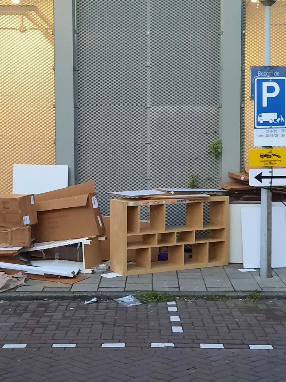 Morgen om 7u gaat weg.