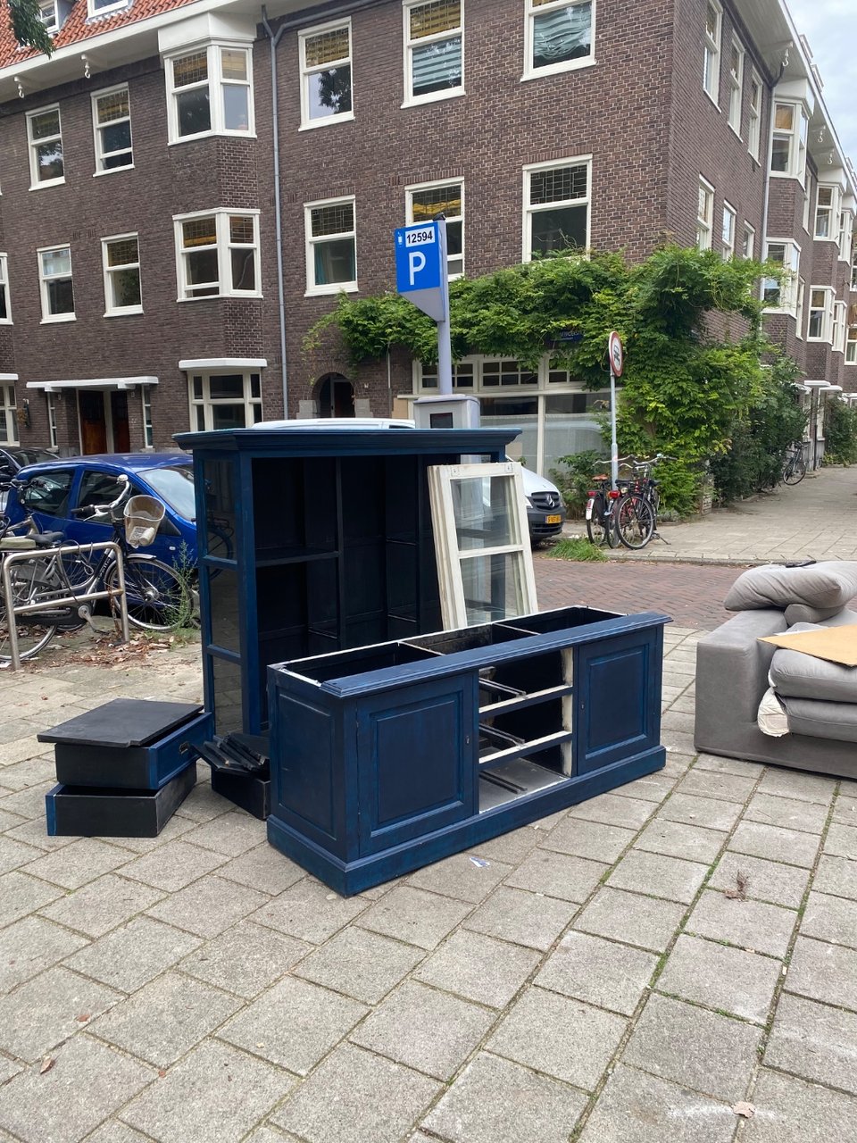 Grote servieskast compleet